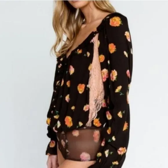 NWT Free People Poppy Balloon Sleeve Ruffle Floral V-Neck Lace Detail Bo… - Picture 14 of 14